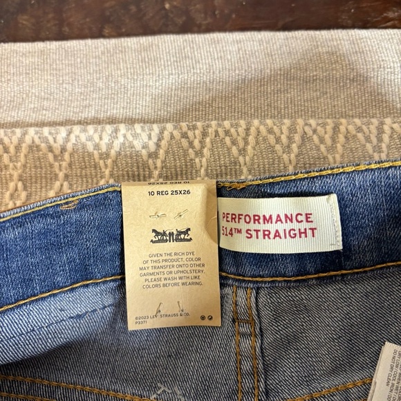 Levi's Performance 514 Straight Boys Size 10 Reg Medium Wash Denim Jeans 25x26 - Picture 7 of 8